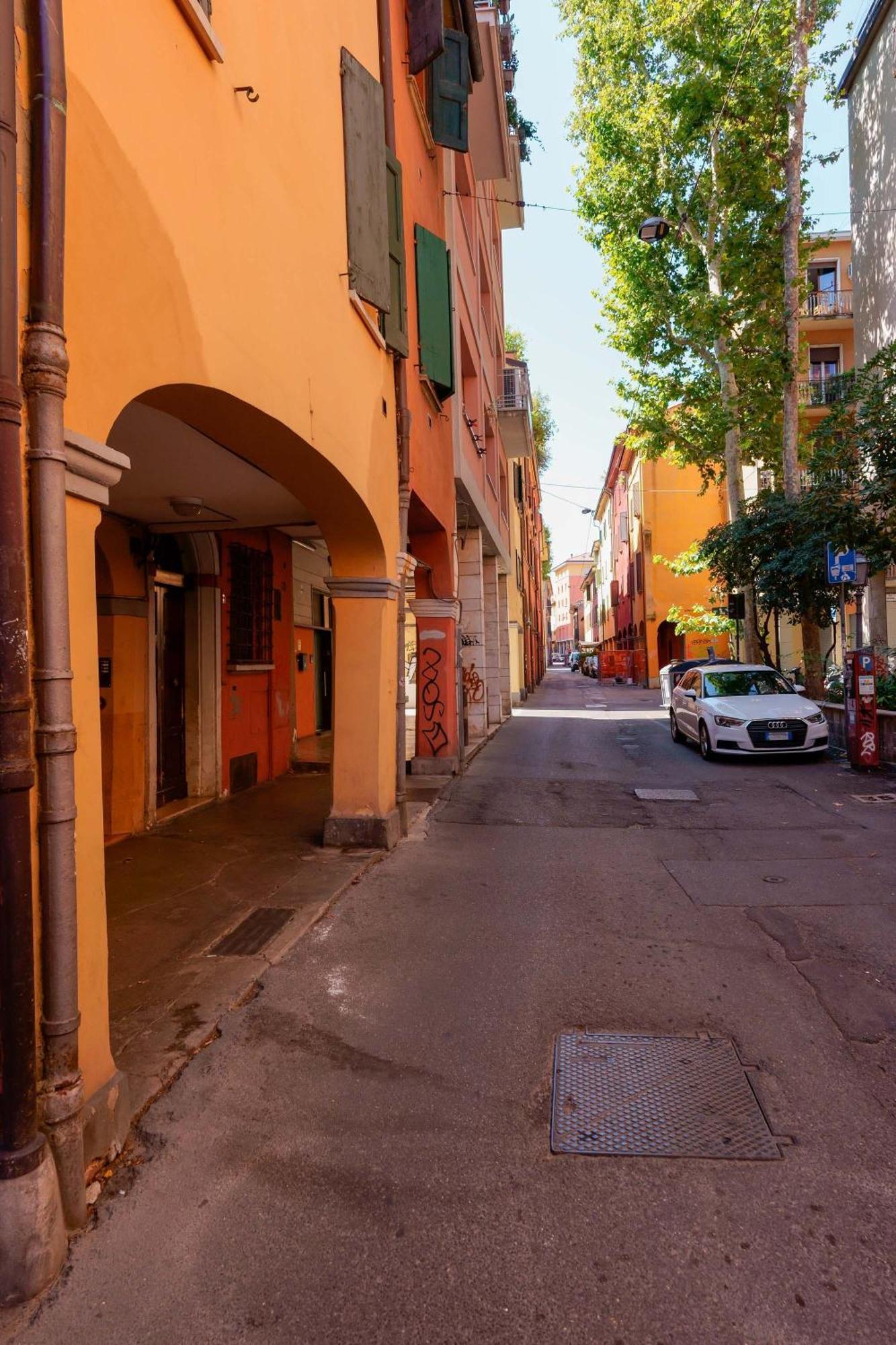 Teagarden Centro Storico Bologna Apartment Luaran gambar